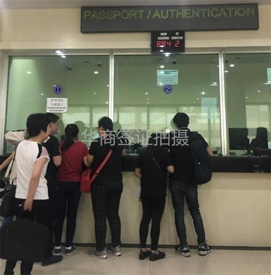 菲律宾驻华大使馆内部中国人窗口.jpg 菲律宾驻华大使馆内部中国人窗口.jpg