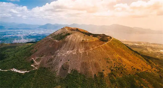 菲律宾火山岛怎么去(火山有哪些)